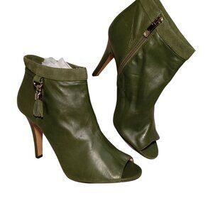 Vince Camuto Olive Green Leather Peep Toe Ankle Booties 9.5 Kevia Tassel  Zipper